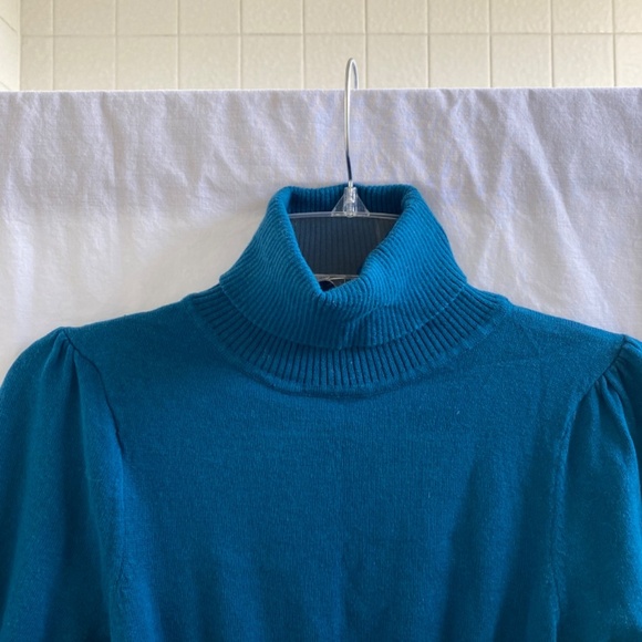 Women's/Juniors Short Sleeve Turtleneck Top - Size: Large - Picture 4 of 7